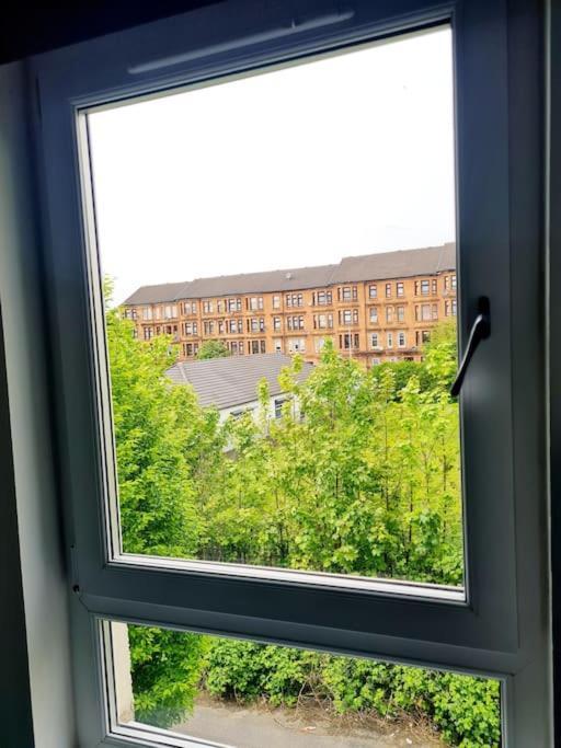 Spacious 5Bed House, Free Parking, No Party ! Глазгоу Екстериор снимка